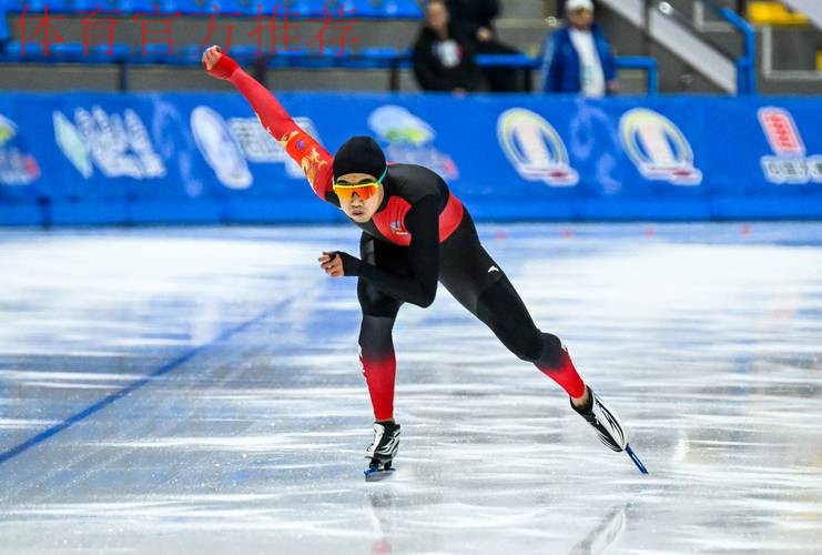 “十四冬”群众组雪地足球项目男子甲组比赛落幕 湖北队捧得冠军